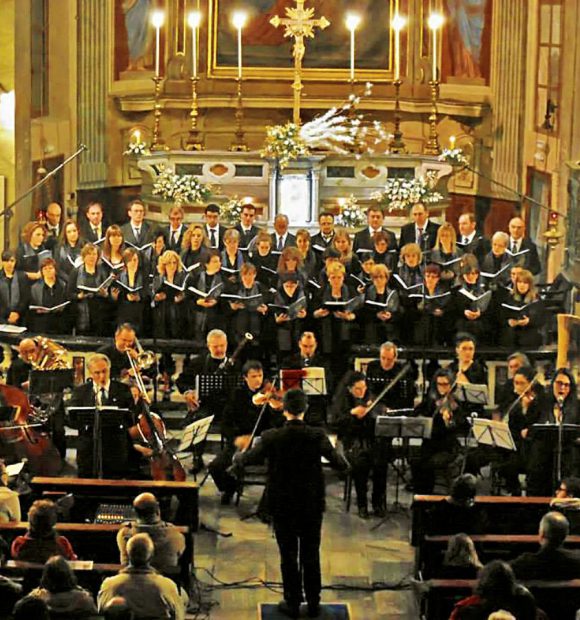 Il coro polifonico e l'orchestra 'Fidei Donum' i Roccavione